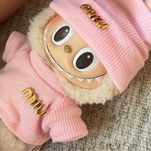 Meet your Posher, Nicole - Picture 1 of 1